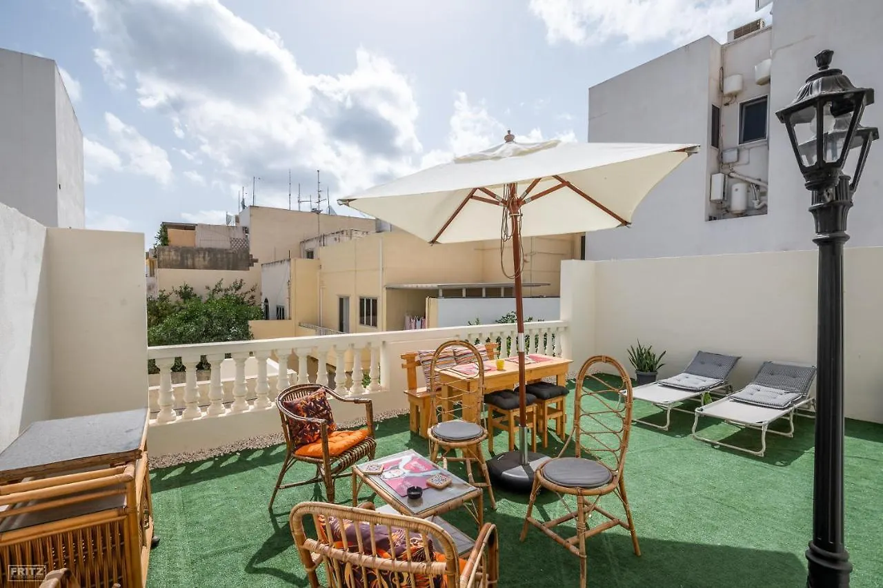 Close To Airport, Double Bedroom, Sofa-Bed, Private Bathroom For Adults And Children Aged 10 And Over Only Gudja
